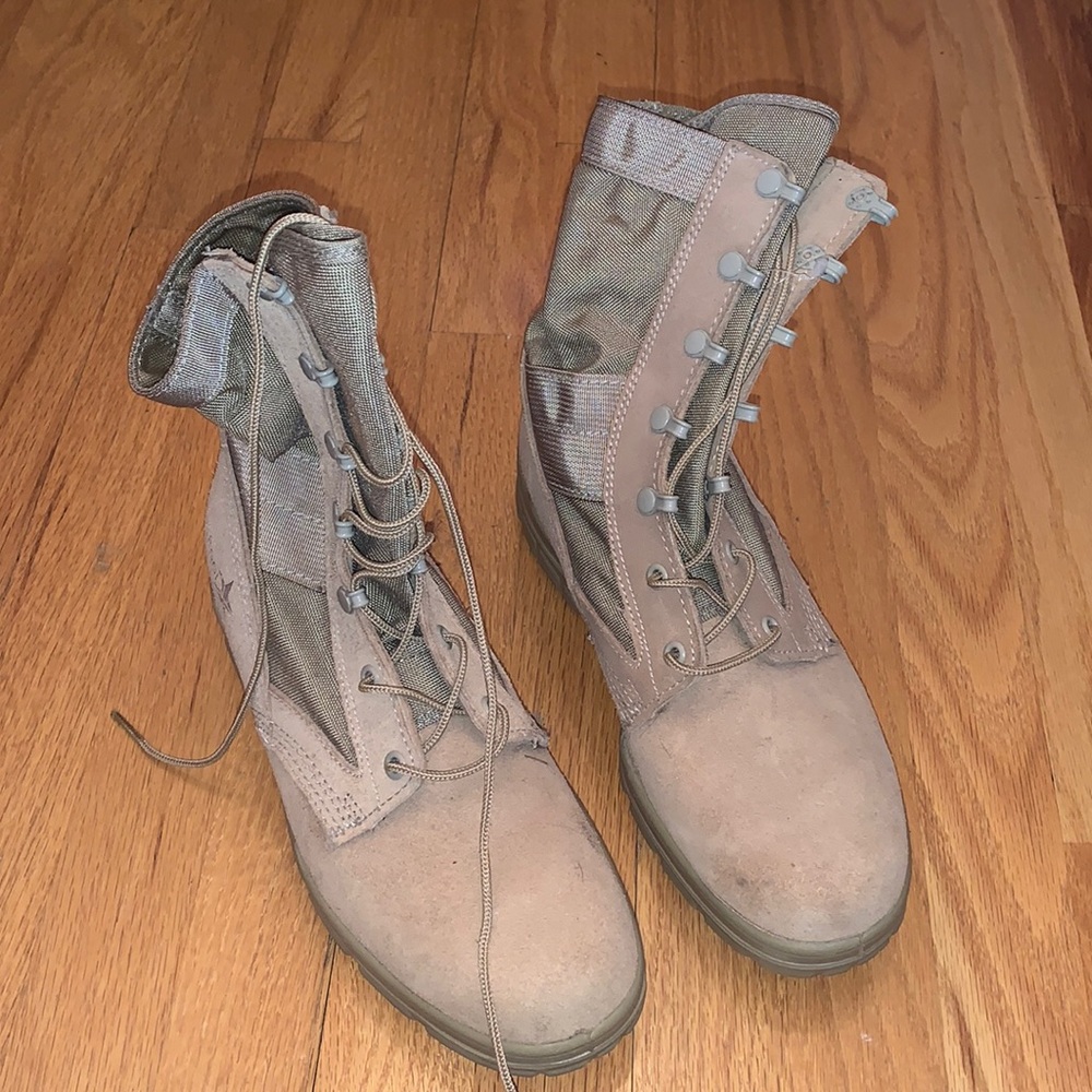 never worn snow boots